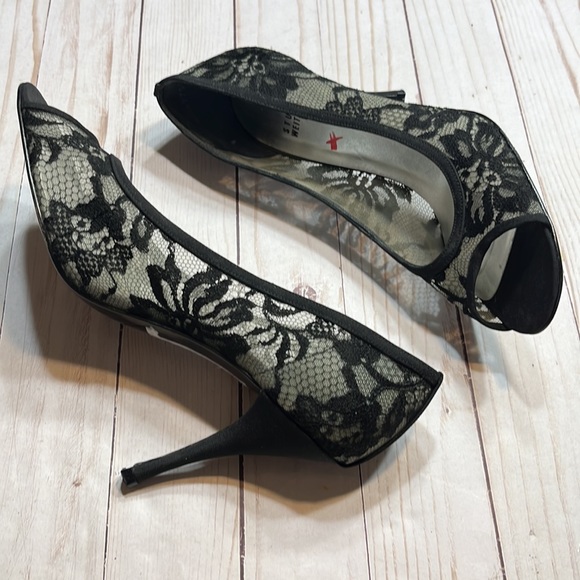 Stuart Weitzman Lace 4” Heels Leather Sole - Picture 4 of 10